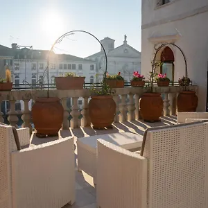 ca-zulian-palace-grand-canal.hotelslidodijesolo.com/