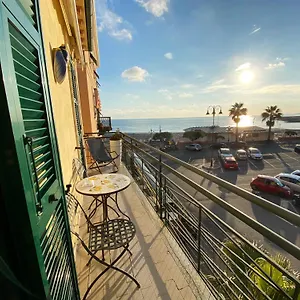 leternita-e-il-mare-mischiato-col-sole-rimbaut.hotelitalianriviera.com/
